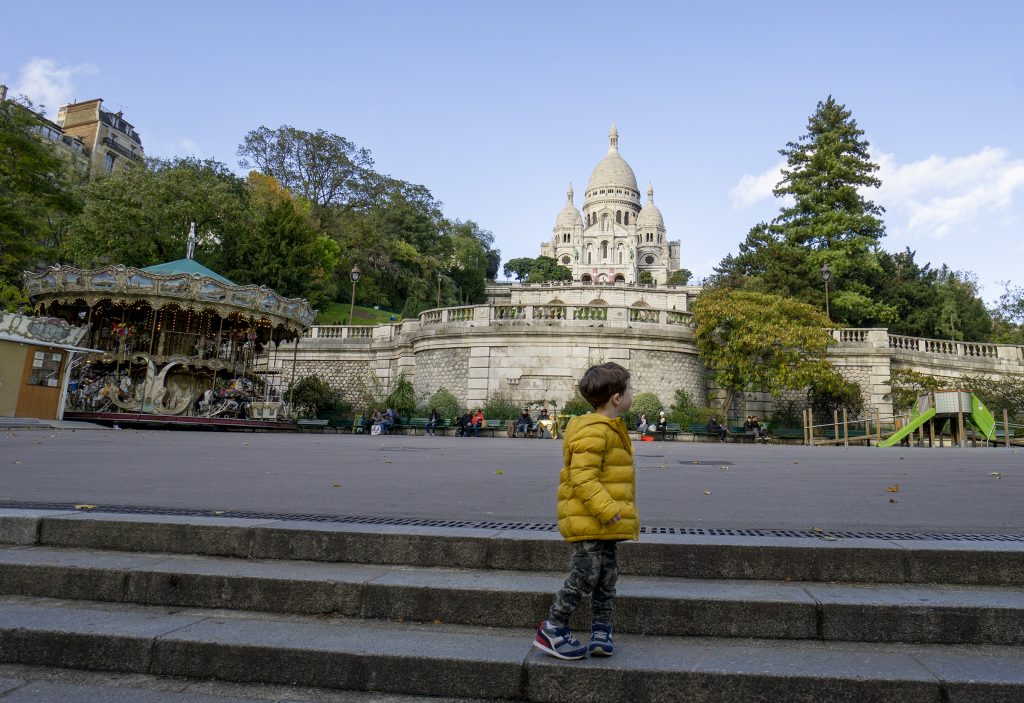 Sacre Coeur Paris with children